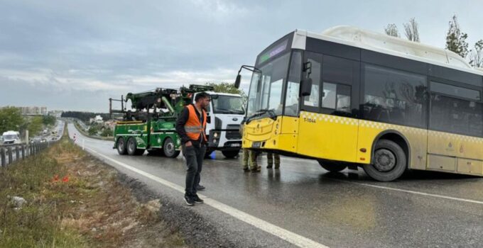 Büyükçekmece'de kayan İETT otobüsü kara yolunu kapattı – Güncel haberler
